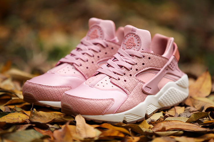 nike huarache white pink